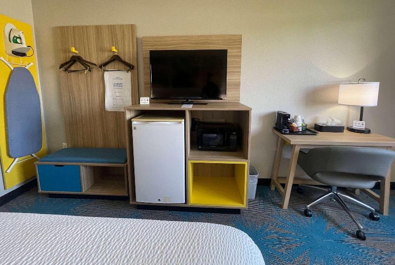 Days Inn by Wyndham Imlay City image