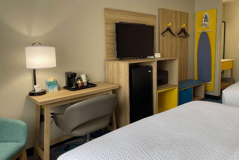 Days Inn by Wyndham Imlay City image