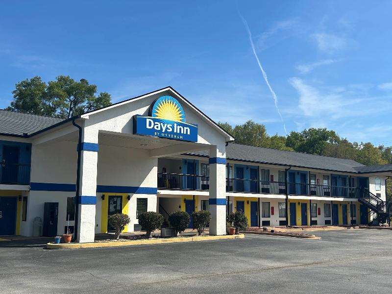 Days Inn by Wyndham Royston — general view