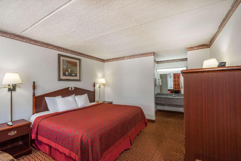 Days Inn by Wyndham Hurricane Mills image