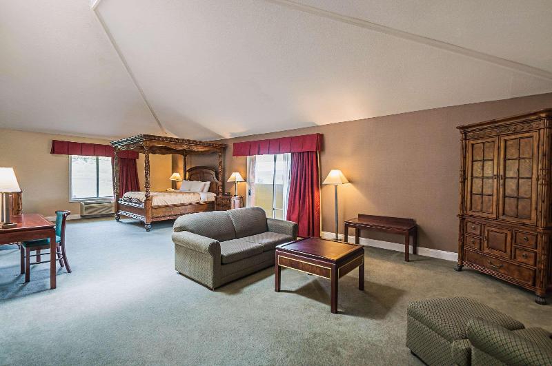 Quality Inn & Suites Frostburg-Cumberland image