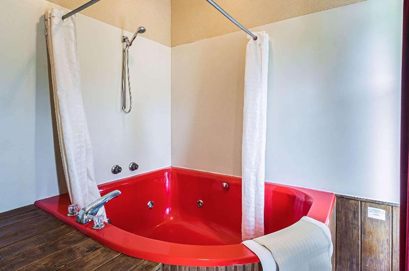 Quality Inn & Suites Frostburg-Cumberland image