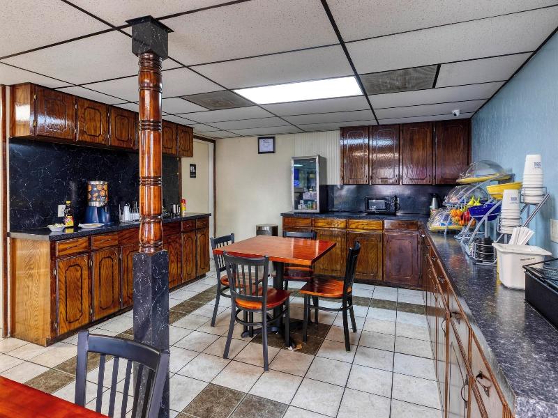 Executive Inn & Suites Marshall