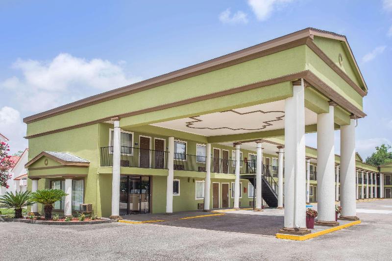 Days Inn by Wyndham Crowley image