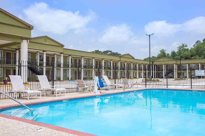 Days Inn by Wyndham Crowley image