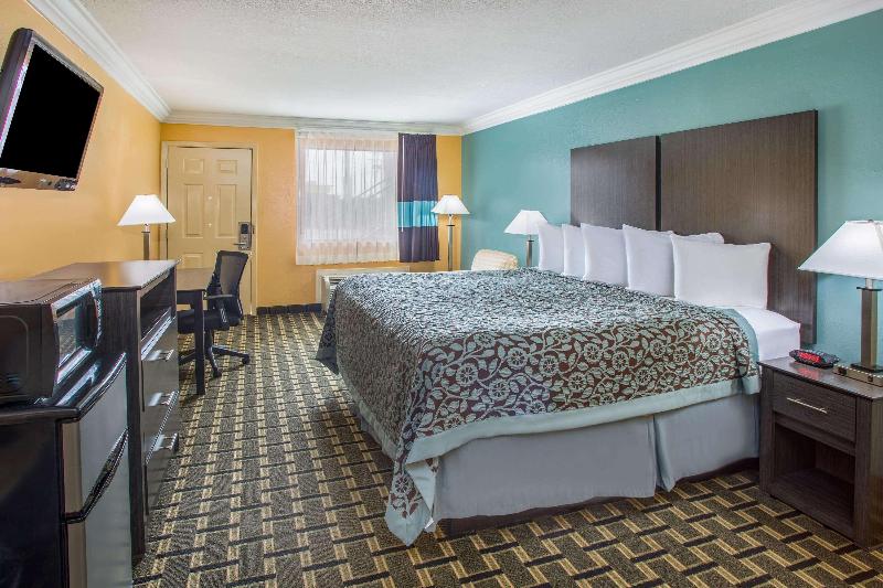Days Inn by Wyndham Crowley