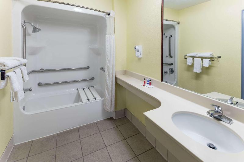 Days Inn & Suites by Wyndham Union City image