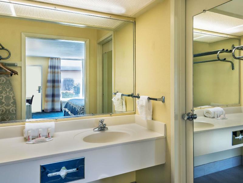 Days Inn by Wyndham South Hill image