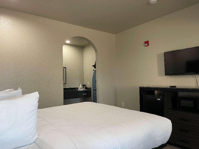 Days Inn by Wyndham Dickinson TX image