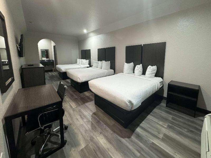 Days Inn by Wyndham Dickinson TX image