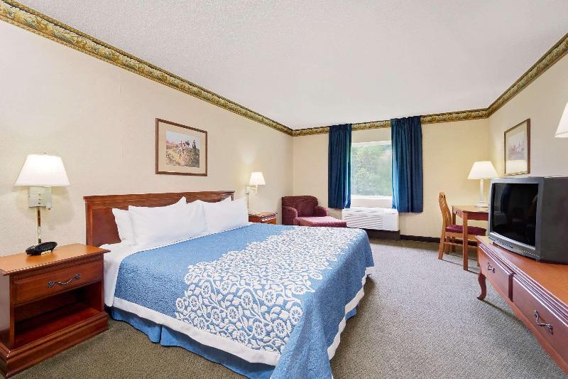 Days Inn by Wyndham West Liberty