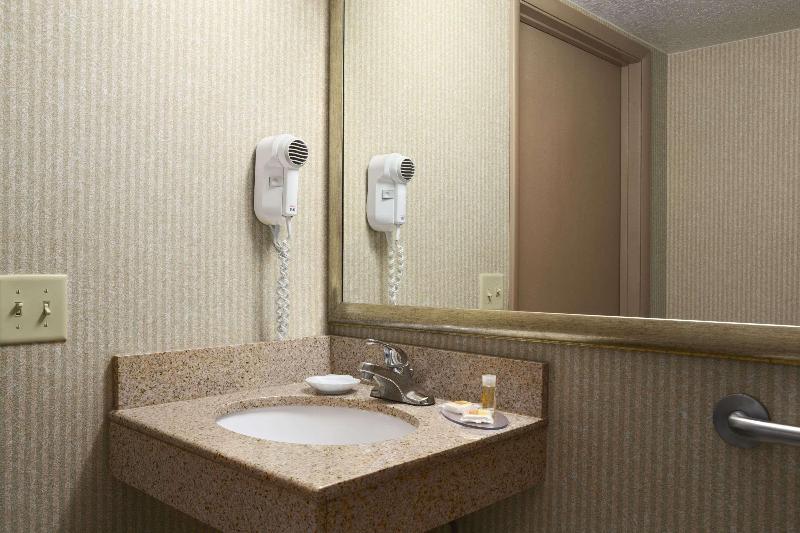 Days Inn by Wyndham Rock Falls image