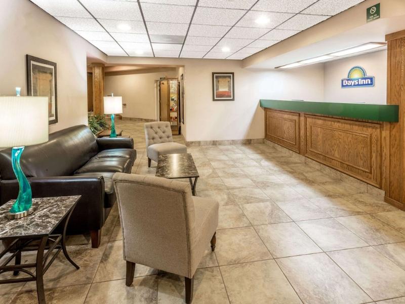 Days Inn by Wyndham Tiffin image 10