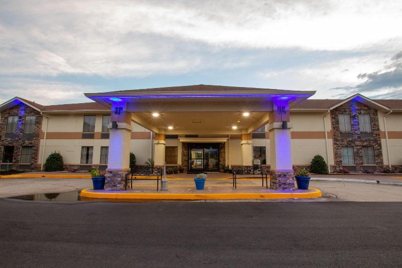 Days Inn & Suites By Wyndham Commerce image