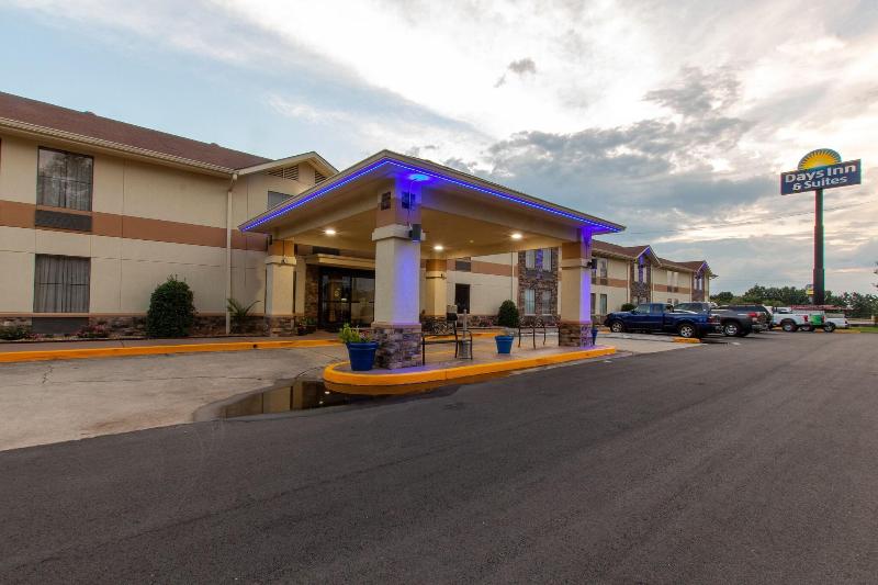 Days Inn & Suites By Wyndham Commerce image