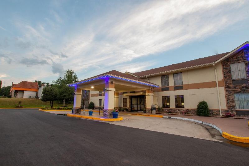 Days Inn & Suites By Wyndham Commerce image