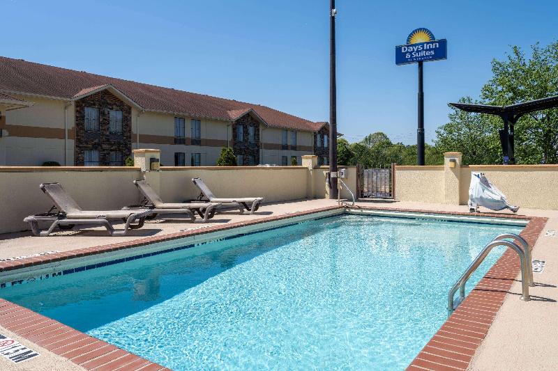 Days Inn & Suites By Wyndham Commerce image
