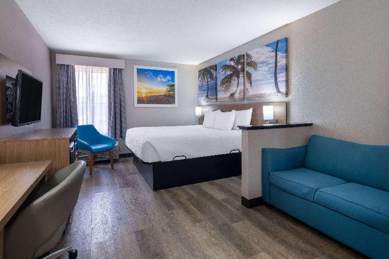 Days Inn & Suites By Wyndham Commerce image
