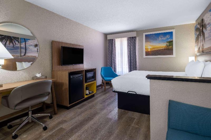 Days Inn & Suites By Wyndham Commerce image