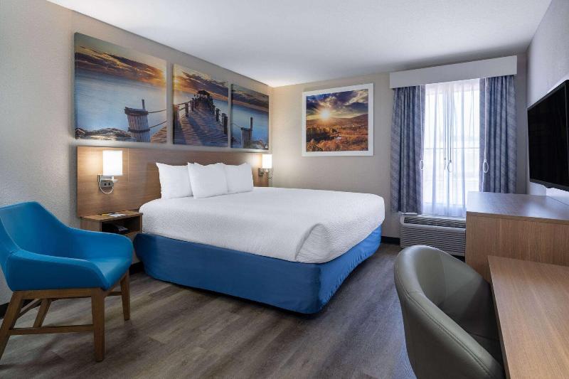 Days Inn & Suites By Wyndham Commerce image