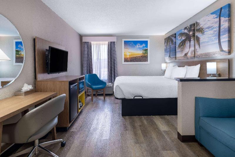Days Inn & Suites By Wyndham Commerce image