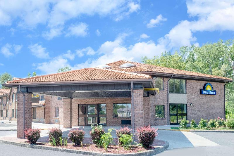 Days Inn By Wyndham Geneva/Finger Lakes image