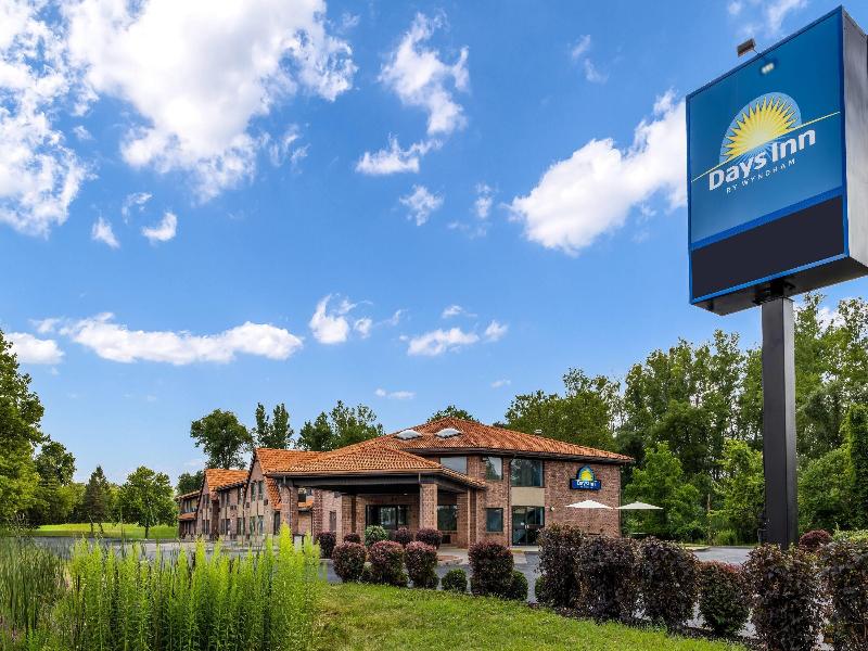 Days Inn by Wyndham Geneva/Finger Lakes image