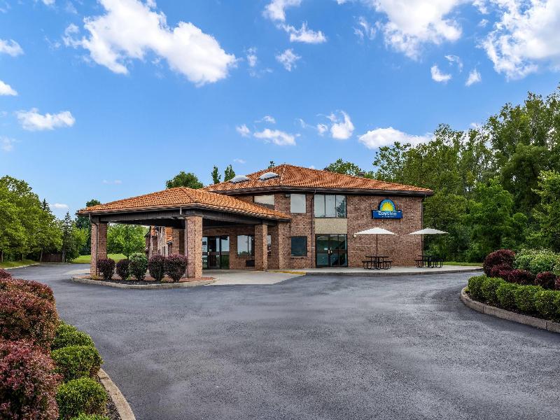 Days Inn by Wyndham Geneva/Finger Lakes image