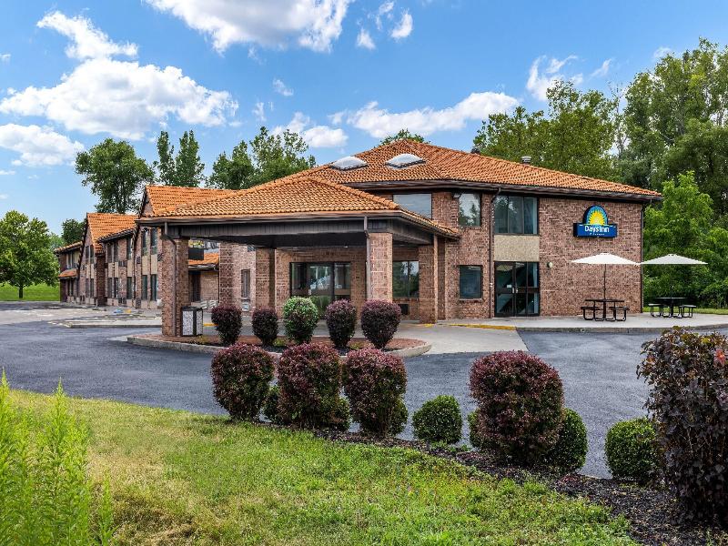 Days Inn by Wyndham Geneva/Finger Lakes image