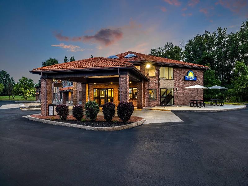 Days Inn by Wyndham Geneva/Finger Lakes image