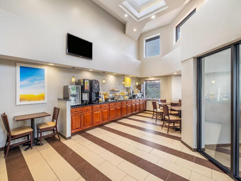 Days Inn by Wyndham Geneva/Finger Lakes image