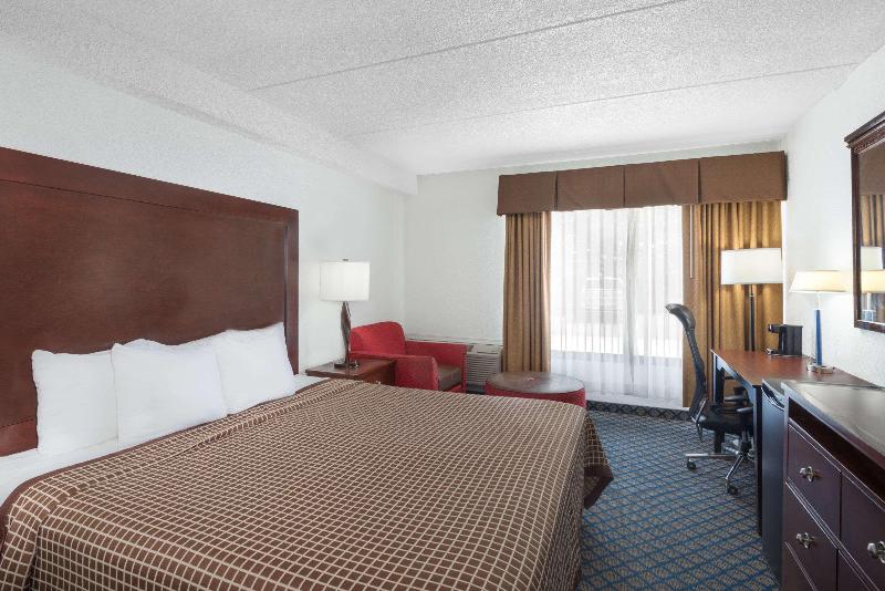 Days Inn By Wyndham Geneva/Finger Lakes image