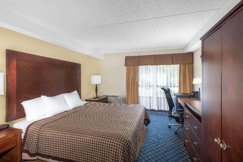 Days Inn By Wyndham Geneva/Finger Lakes image