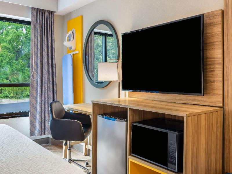 Days Inn by Wyndham Geneva/Finger Lakes image