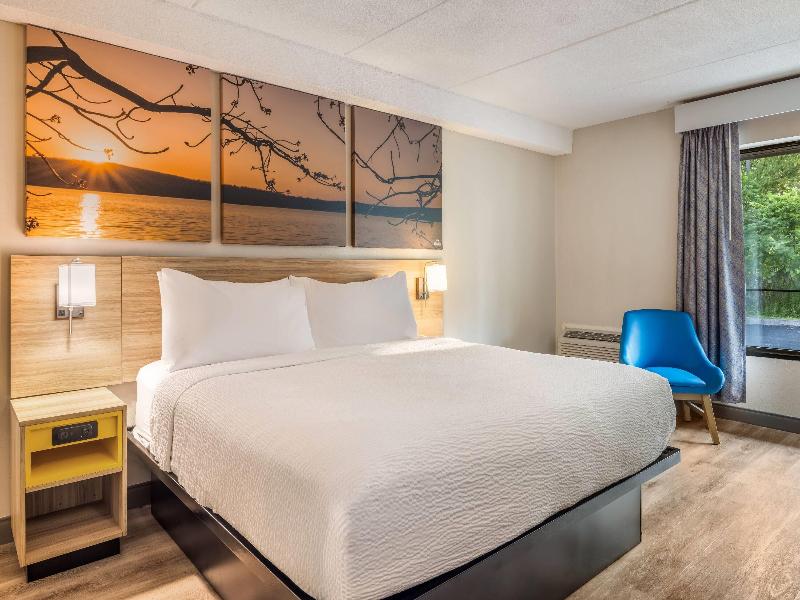 Days Inn by Wyndham Geneva/Finger Lakes image