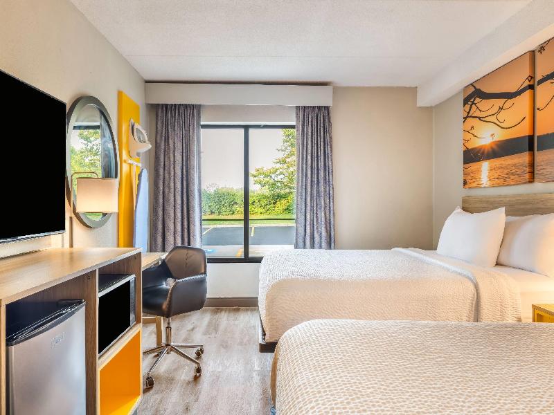 Days Inn by Wyndham Geneva/Finger Lakes image