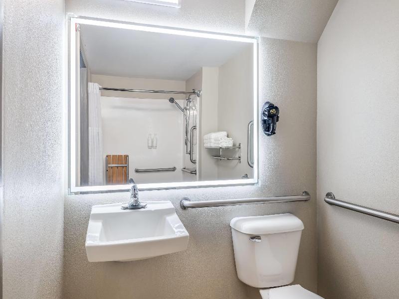 Days Inn by Wyndham Geneva/Finger Lakes image