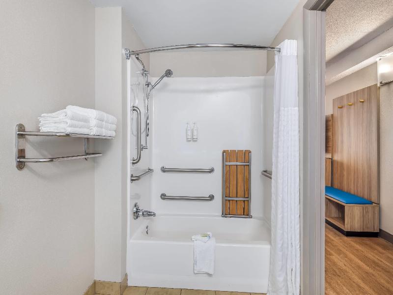 Days Inn by Wyndham Geneva/Finger Lakes image