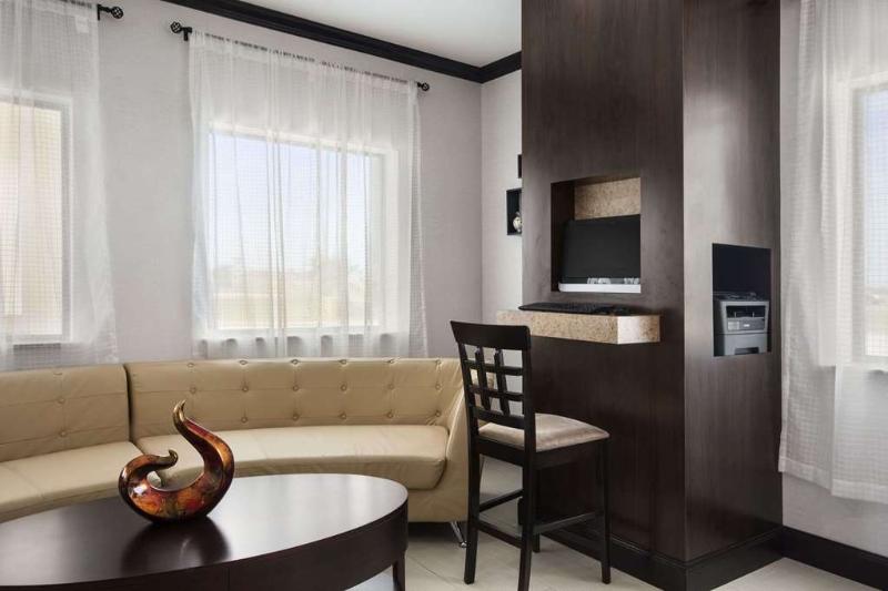 Days Inn by Wyndham Pearsall