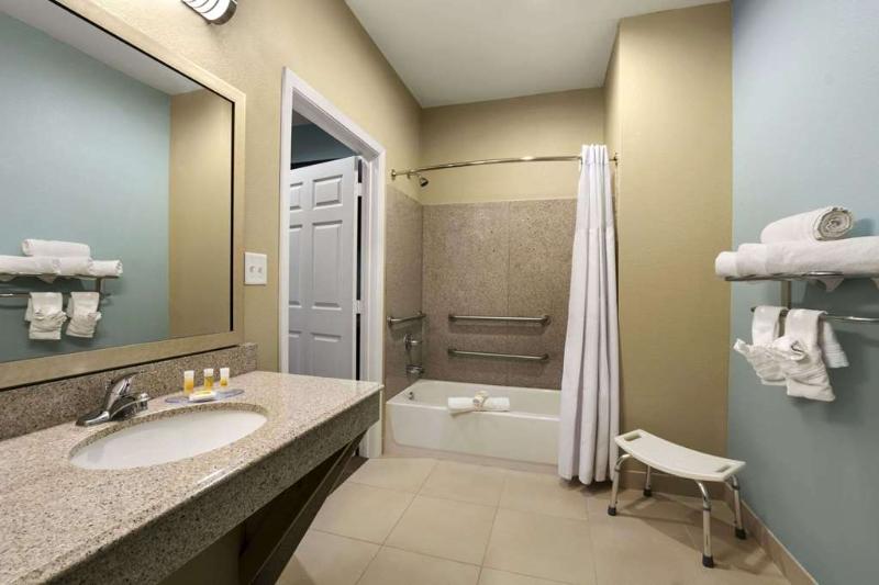 Days Inn by Wyndham Pearsall