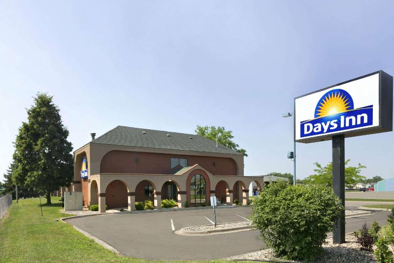 Days Inn by Wyndham Willmar image