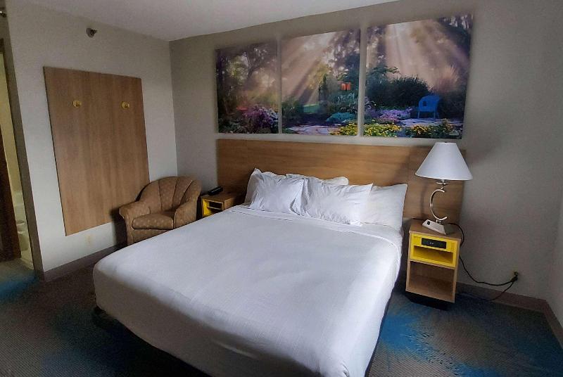 Days Inn by Wyndham Willmar image