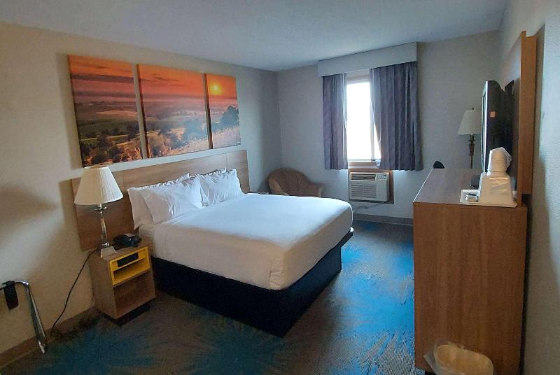 Days Inn by Wyndham Willmar image