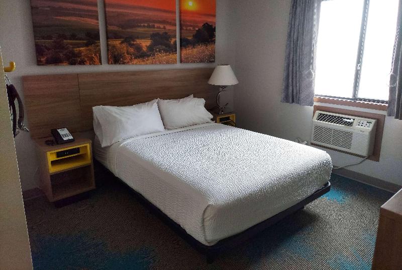 Days Inn by Wyndham Willmar image
