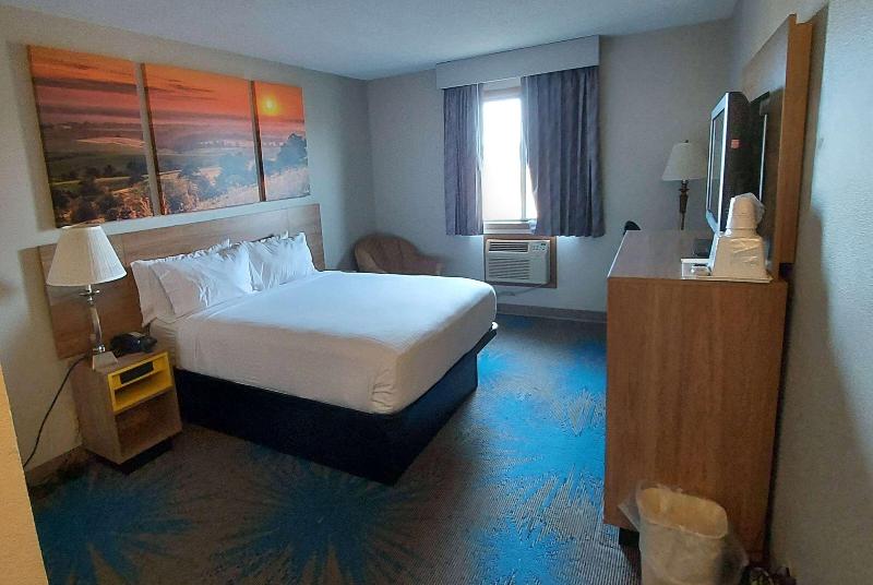 Days Inn by Wyndham Willmar image