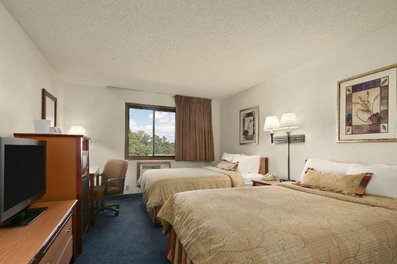 Days Inn by Wyndham Willmar image