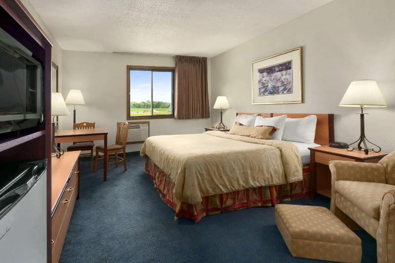 Days Inn by Wyndham Willmar image