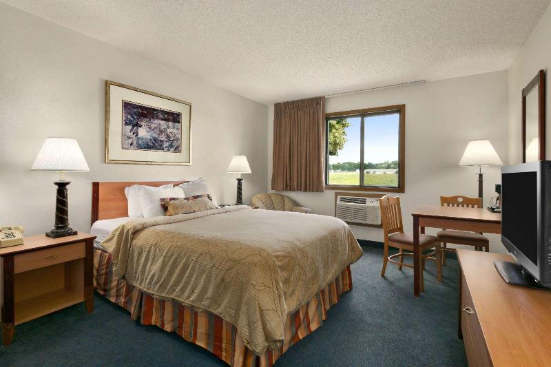Days Inn by Wyndham Willmar image