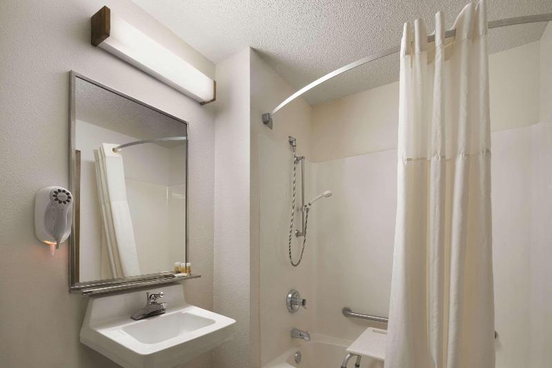 Days Inn by Wyndham Willmar image