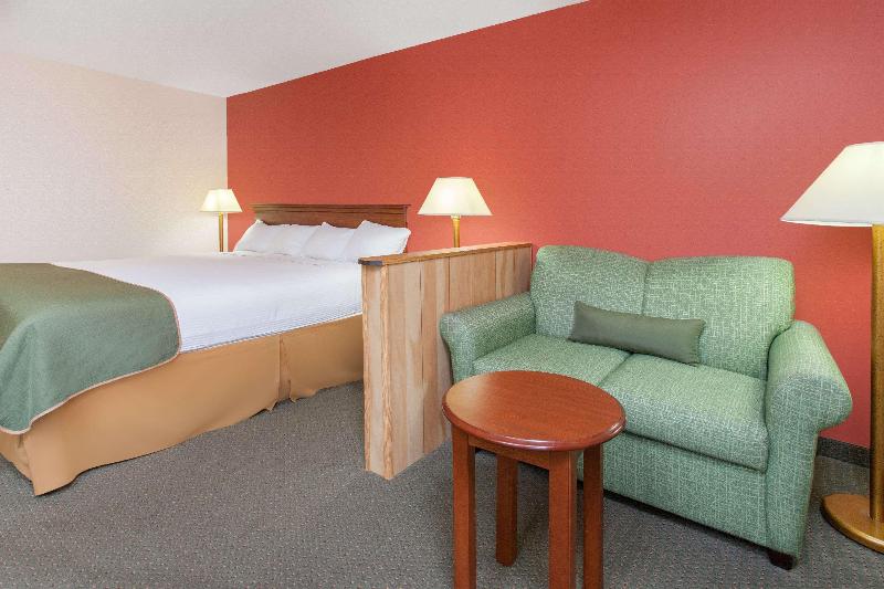 Days Inn & Suites by Wyndham Mt Pleasant image